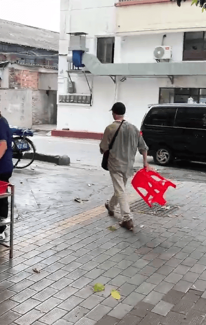 广东江门一饭店白米饭免费<strong></p>
<p>抄币网</strong>，老人每天打一碗米饭配酱油吃，店主：只要营业，就一直提供