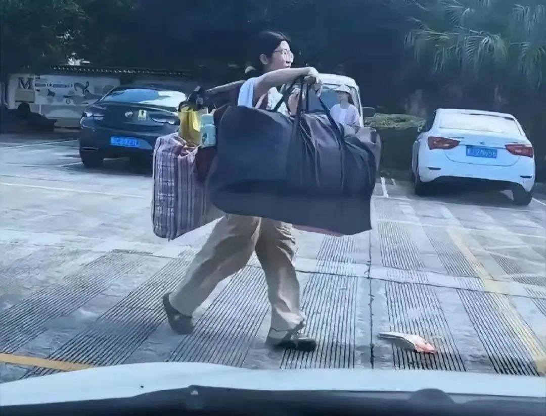 扁担女孩高考成绩出炉<strong></p>
<p>心币</strong>，班主任：班级高考成绩好于预期