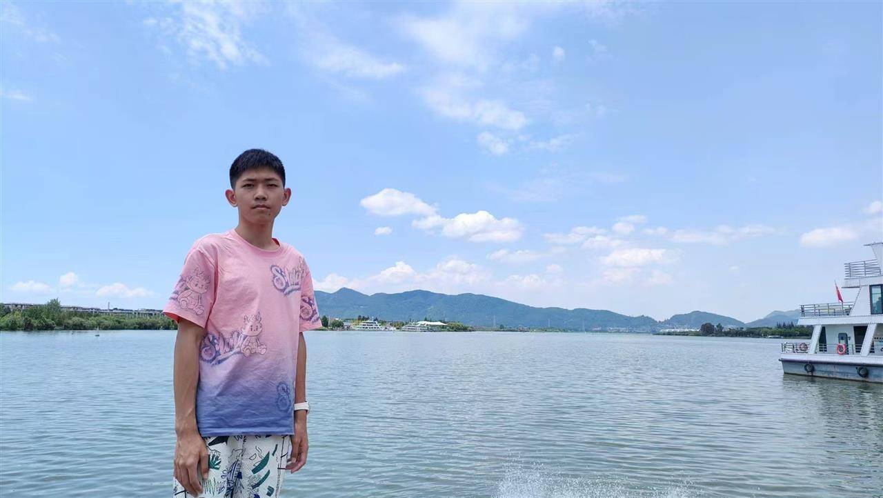安徽一名18岁高中生坐飞机到西双版纳后失联<strong></p>
<p>帮呗币</strong>，景洪公安：目前没有进一步的消息