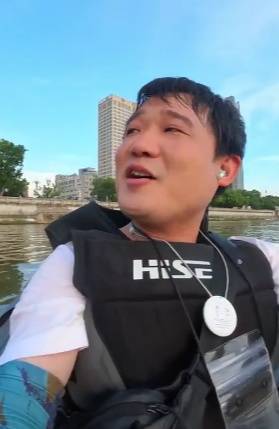 长沙男子突发奇想划船下班<strong></p>
<p>帮呗币</strong>，25分钟车程划了3小时，当事人：手累腿麻，不会有下次