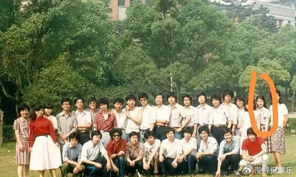 杜建英大学旧照曝光<strong></p>
<p>帮呗币</strong>，难怪能上位！两儿子名字暗藏深意，手握股权
