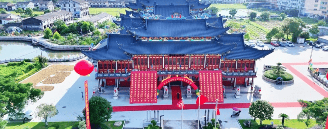温州一李姓孩子考上北大<strong></p>
<p>奉币</strong>，当地在李氏宗祠大办仪式，还“惊动了宗族长老”，当地回应