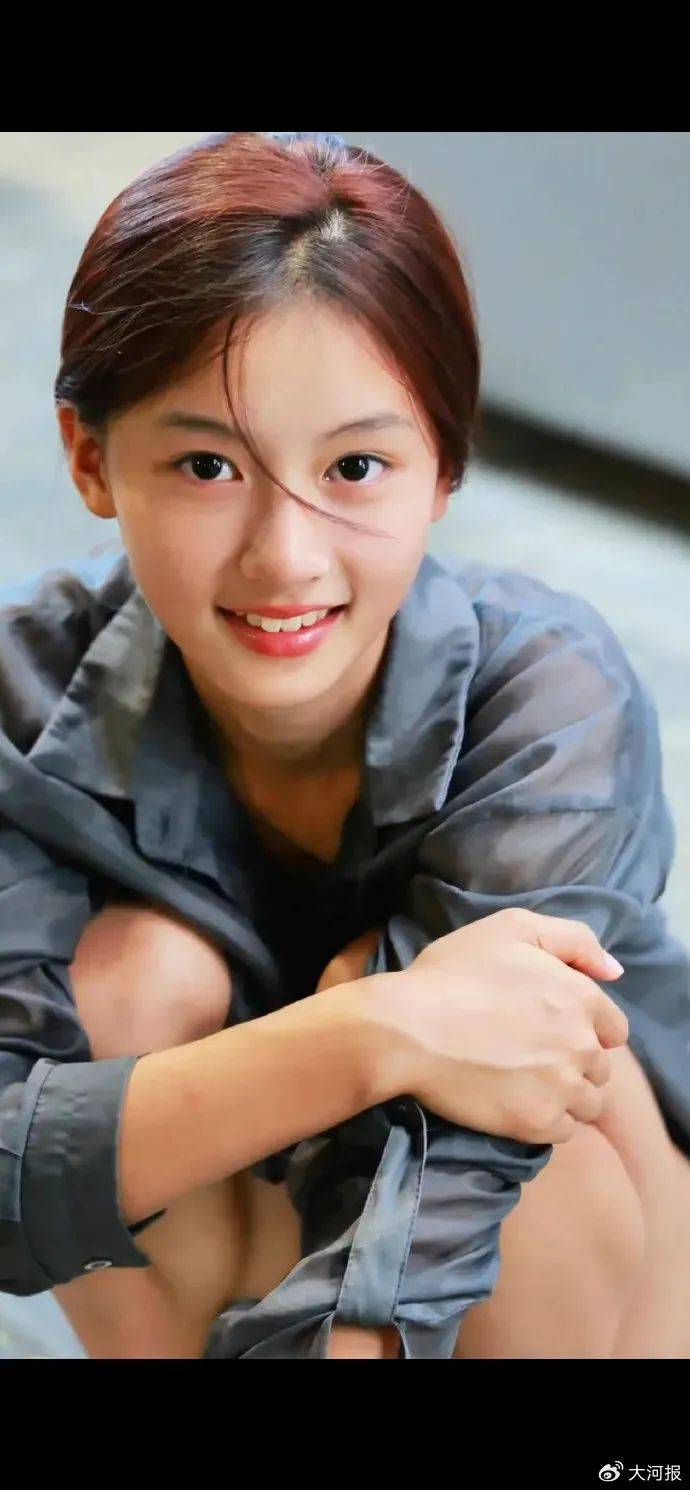 15岁女孩七七1分钟视频报价1万<strong></p>
<p>鸽子币</strong>，因神似张柏芝走红，七七妈妈曾称以学业为由拒绝于正邀约