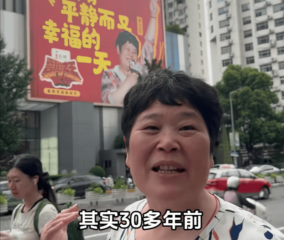 “绝经和出道同时来？”上海街头惊现她的巨幅海报<strong></p>
<p>鸽子币</strong>！网友：笑着笑着就哭了