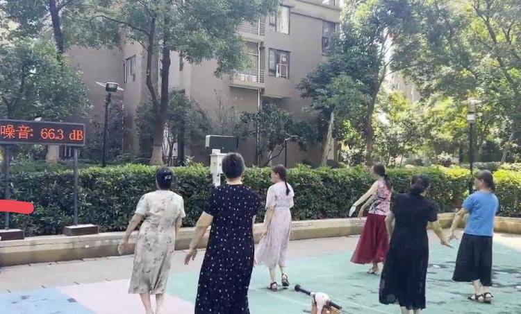武汉一小区现“广场舞降噪神器” 生产商：产品售价3万<strong></p>
<p>汇币兑换</strong>，能将声波集中在目标区域
