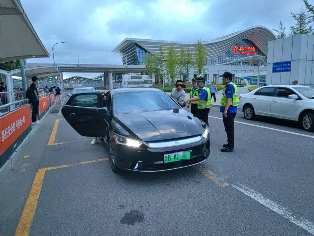 车不动计价器还在“跑”<strong></p>
<p>汇币兑换</strong>，青岛一辆出租车安装“跑得快”被查处