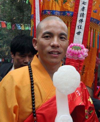 解密少林寺新住持：20年白马寺方丈<strong></p>
<p>莫币</strong>，曾表示“不评价少林寺商业化”