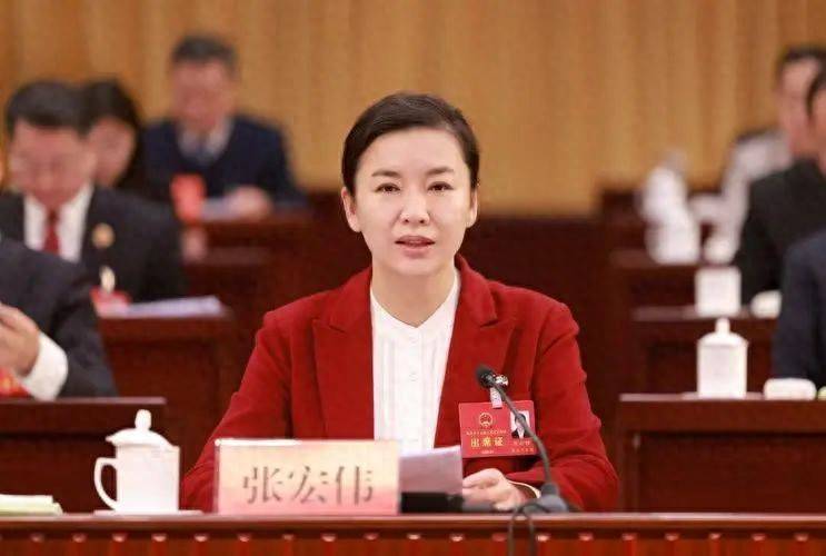 因工作变动调离山东<strong></p>
<p>原币</strong>，张宏伟、袭艳春辞去省委委员职务