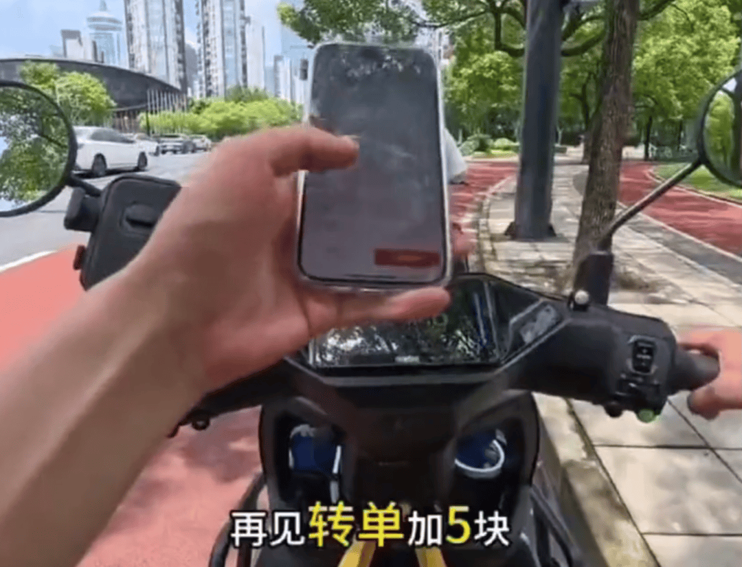 上海一小区被外卖员集体“拉黑”：进小区须乘摆渡车<strong></p>
<p>云特币</strong>，送单保安全程陪同，其余骑手在车内等，致订单频繁超时；平台：已尝试与物业沟通