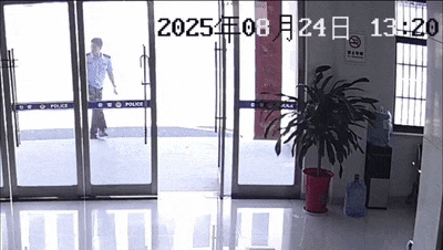 安徽一钓鱼佬钓到一条1米长20斤的“大鱼”<strong></p>
<p>币胜币</strong>，赶紧送到派出所，民警：放生！