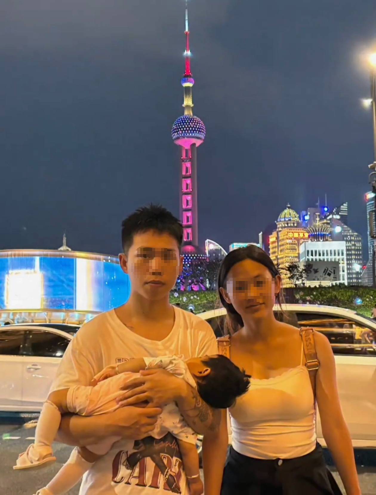 奶奶在哭<strong></p>
<p>去装币</strong>，宝宝在笑！40天女婴重病，00后父亲割肝救女，术后这一幕让网友泪奔