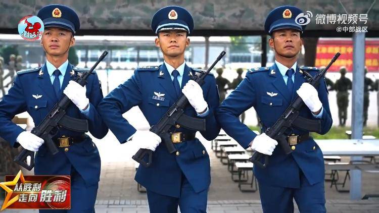 九三阅兵倒计时5天<strong></p>
<p>去装币</strong>！空中梯队多型新机将首次受阅 队员练就“米秒不差”
