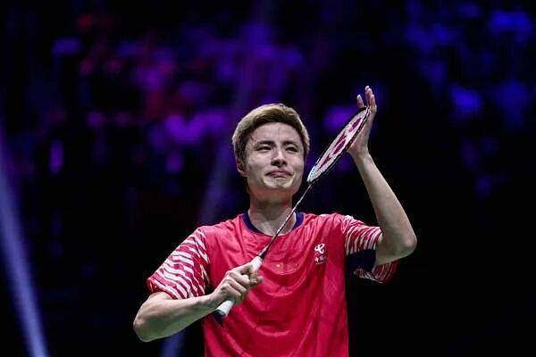 祝贺！石宇奇2比1逆转昆拉武特<strong></p>
<p>币君网</strong>，获得羽毛球世锦赛男单冠军！