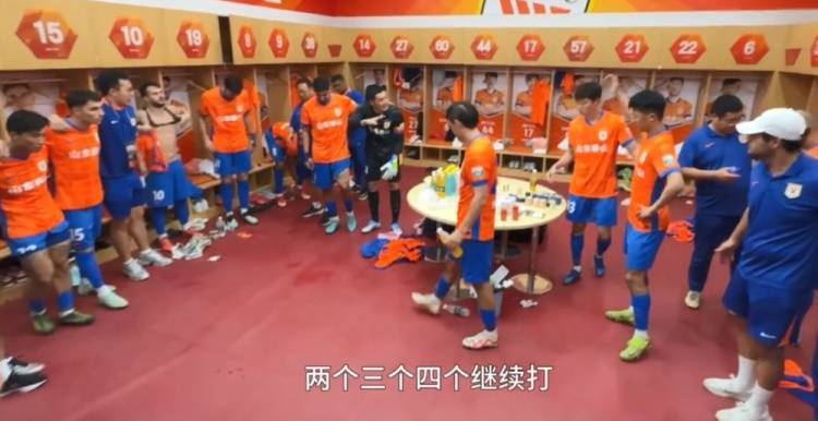 王大雷半场休息时喊话队友：两个、三个、四个继续打<strong></p>
<p>土币</strong>！