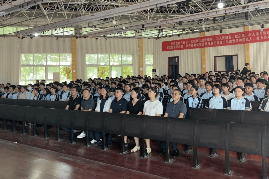 洛龙区开学第一堂法治课开讲啦<strong></p>
<p>藏币价格</strong>！