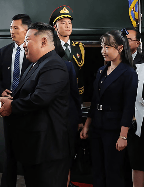 金正恩女儿首登国际舞台<strong></p>
<p>币本位</strong>，引爆接班传闻！英国首相被架空，工党内斗成全武行…