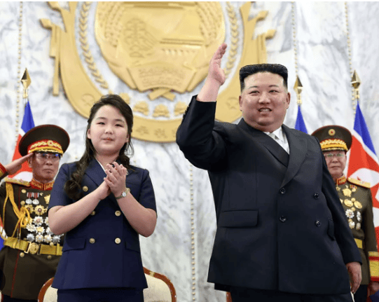 金正恩女儿首登国际舞台<strong></p>
<p>币本位</strong>，引爆接班传闻！英国首相被架空，工党内斗成全武行…