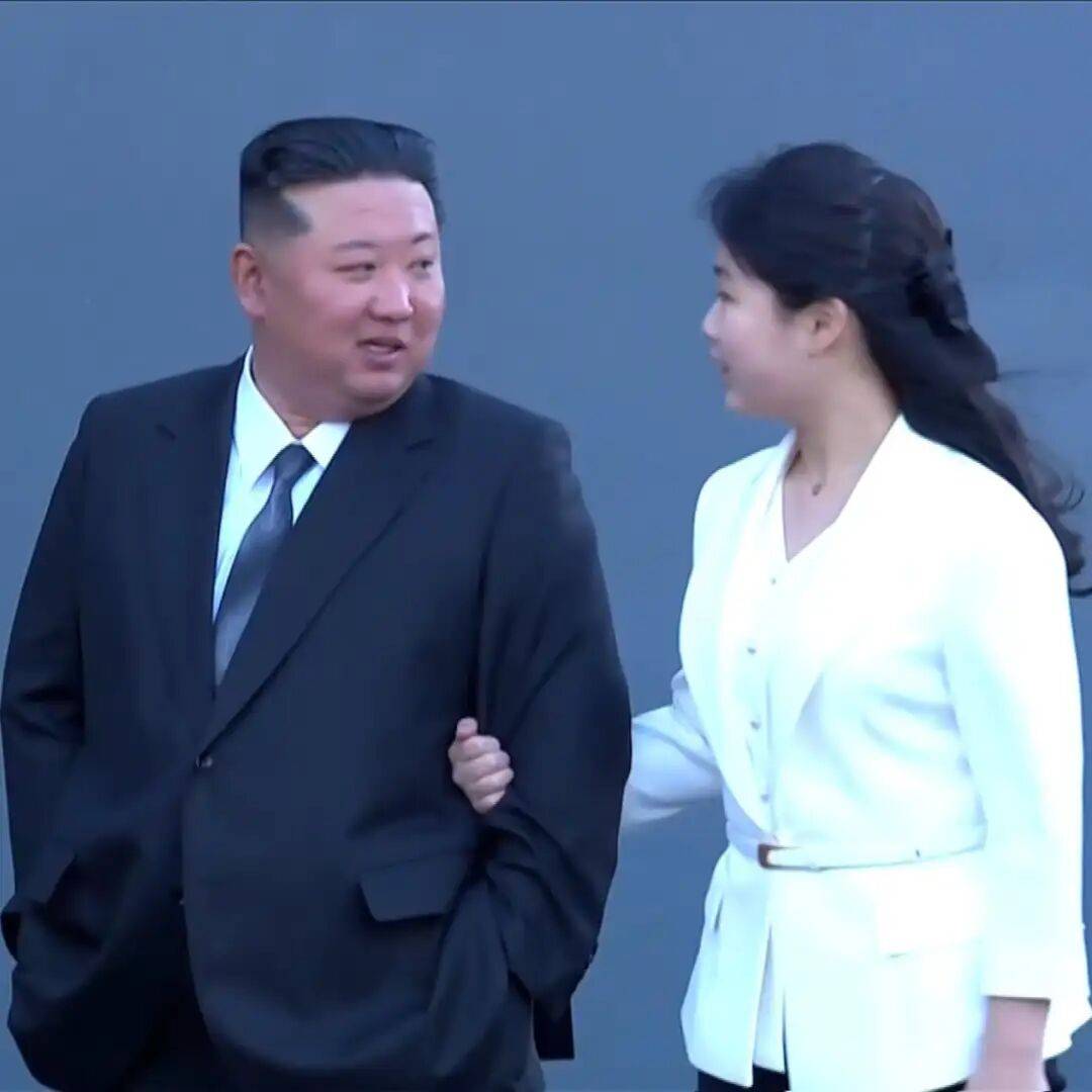 金正恩女儿首登国际舞台<strong></p>
<p>币本位</strong>，引爆接班传闻！英国首相被架空，工党内斗成全武行…
