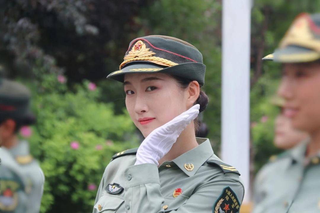 英姿飒爽！四川高校大四女生<strong></p>
<p>币本位</strong>，亮相九三阅兵方队
