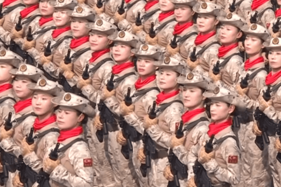 “民兵方队中一眼就认出了她<strong></p>
<p>币本位</strong>，我们的陈老师！”
