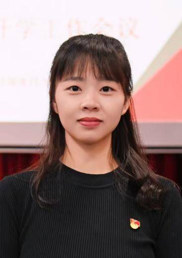“民兵方队中一眼就认出了她<strong></p>
<p>币本位</strong>，我们的陈老师！”