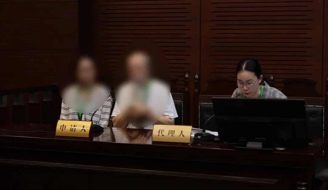 母亲病逝<strong></p>
<p>币本位</strong>，生父不明，留下一双女儿谁来监护？八旬外祖父诉至法院：我来！