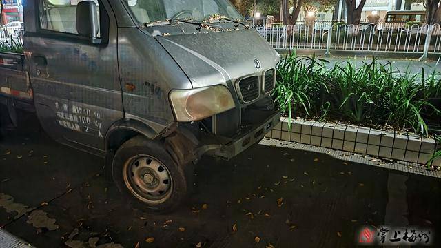 免费停车位被“僵尸车”“广告车”长期霸占<strong></p>
<p>什币网海外版</strong>，梅城这些路段该管管了！