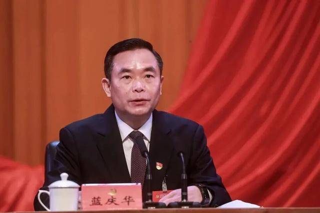 蓝庆华<strong></p>
<p>法币购买</strong>，被免职