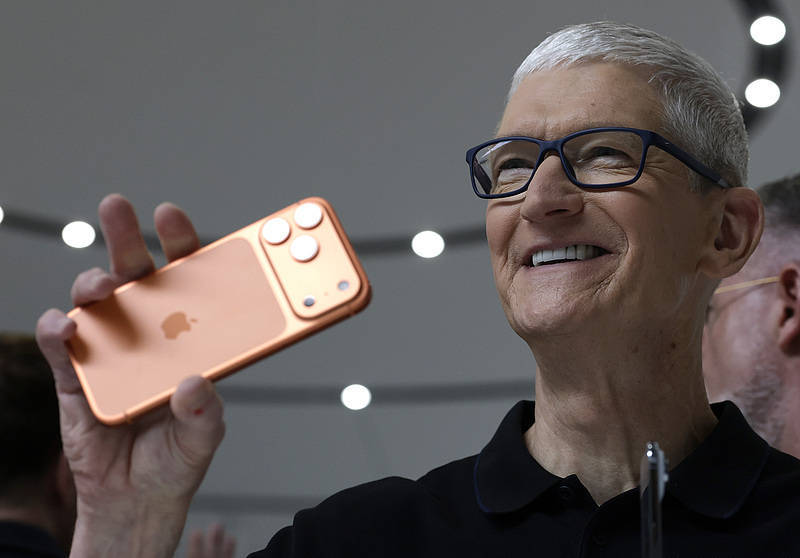 iPhone 17只是开始！苹果将陆续推出10款新品<strong></p>
<p>绿行币</strong>，首款无显示屏智能眼镜也将亮相