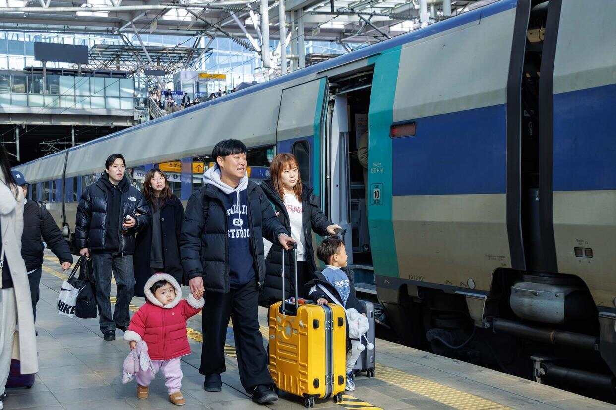 韩国人口萎缩<strong></p>
<p>绿行币</strong>，中小学班级人数为何不减反增?