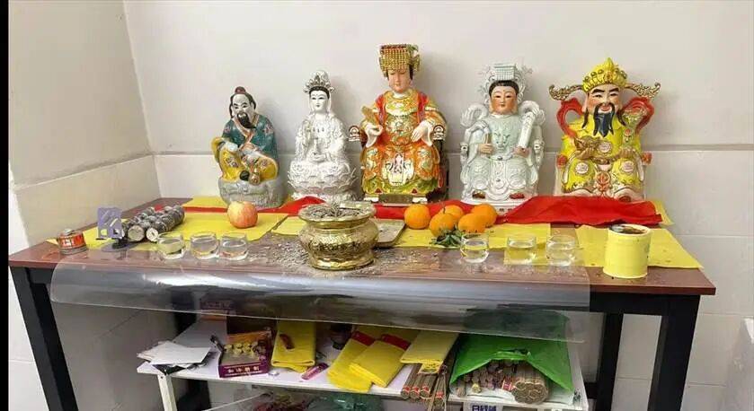 男子自称“玉皇大帝”<strong></p>
<p>绿行币</strong>，奸淫妇女10人，敛财超500万元