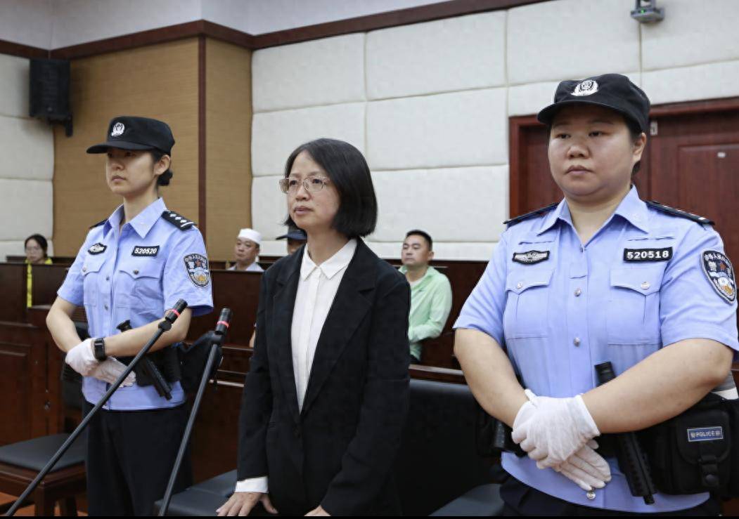 女厅官当场认罪！对省委原书记妻子唯命是从<strong></p>
<p>法币充值</strong>，花850万装修别墅