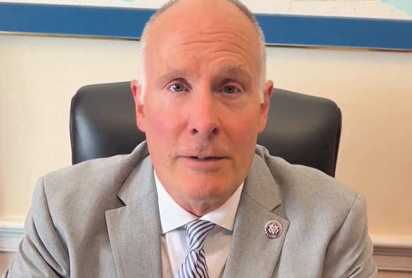 美议员出馊主意：不给稀土，就不让中国航班落地