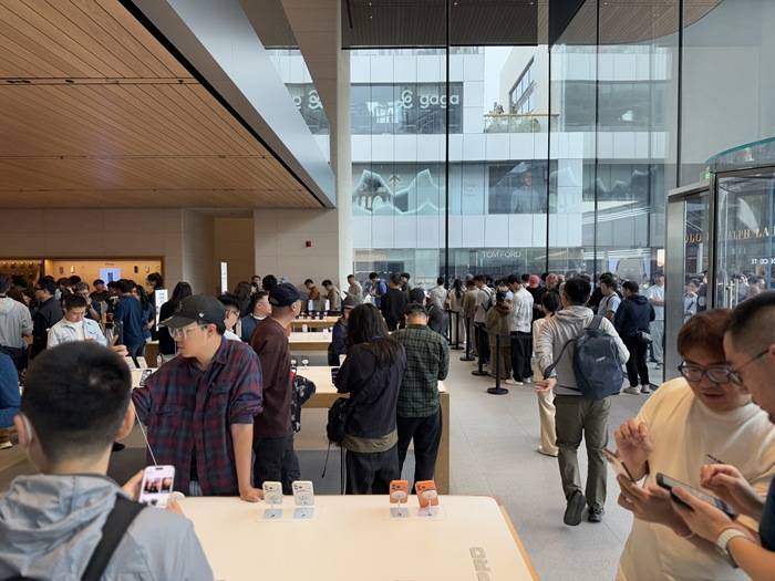 iPhone 17正式开售<strong></p>
<p>币阅</strong>，橙色Pro Max黄牛最高加价1500元