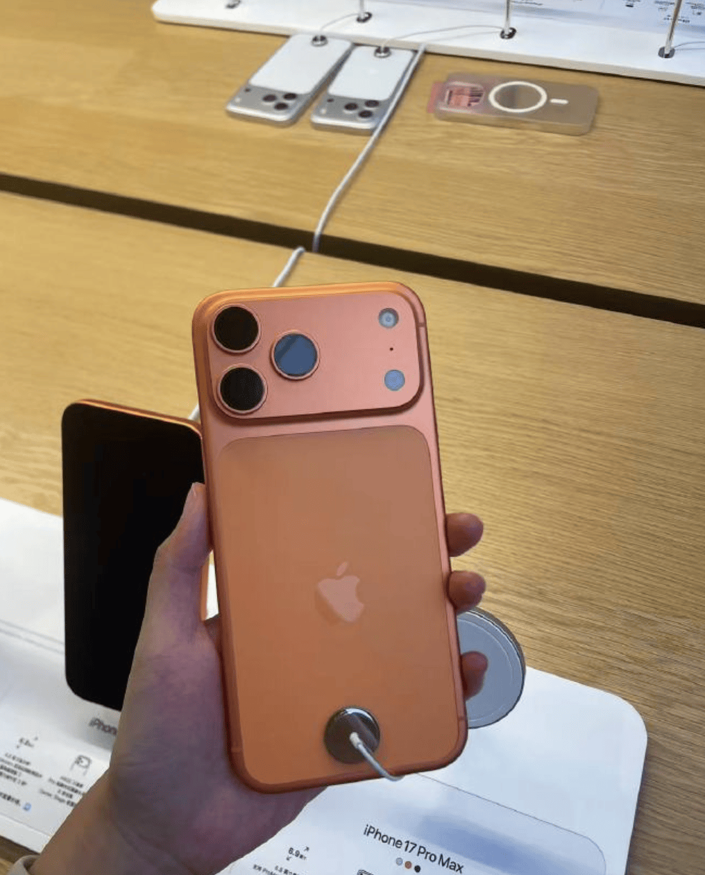 iPhone 17 Pro被黄牛拒收：“卖的人多<strong></p>
<p>币阅</strong>，货太多了”