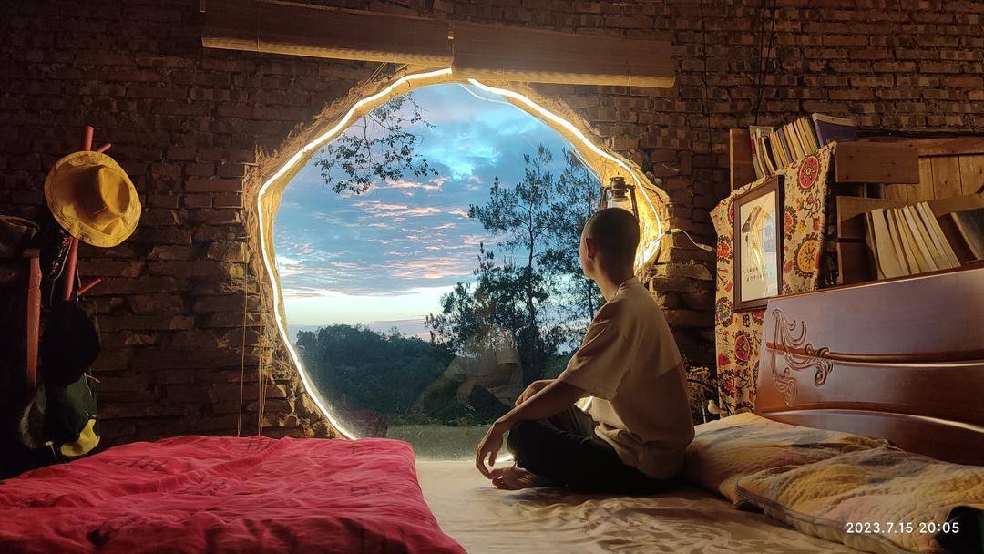 是个人选择还是另有隐情？35岁男子回乡“崖下洞居”惹争议<strong></p>
<p>币阅</strong>！｜封面深镜