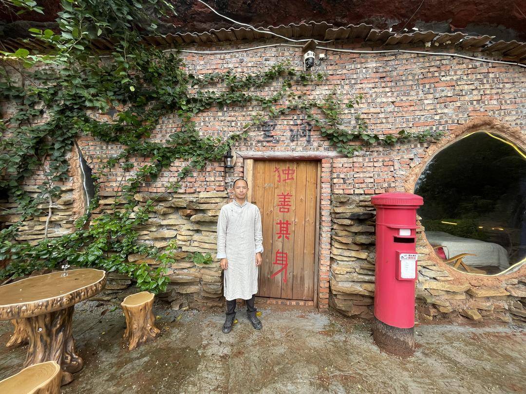 是个人选择还是另有隐情？35岁男子回乡“崖下洞居”惹争议<strong></p>
<p>币阅</strong>！｜封面深镜