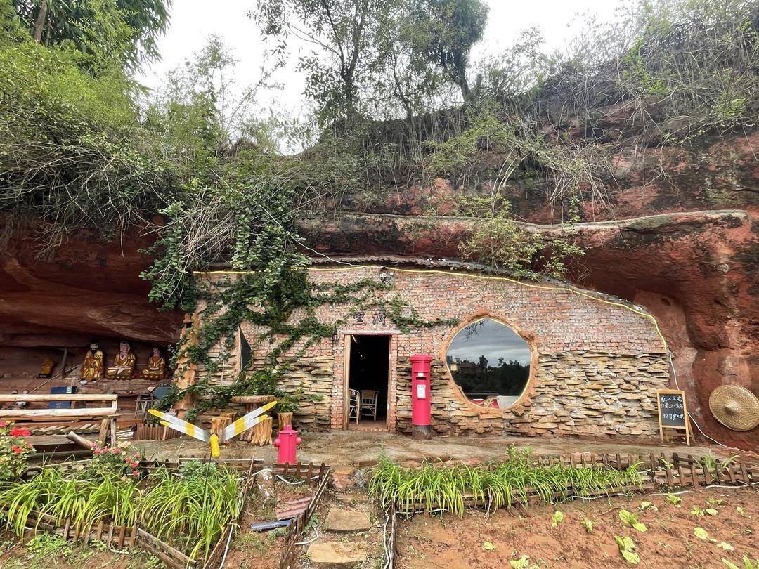 是个人选择还是另有隐情？35岁男子回乡“崖下洞居”惹争议<strong></p>
<p>币阅</strong>！｜封面深镜