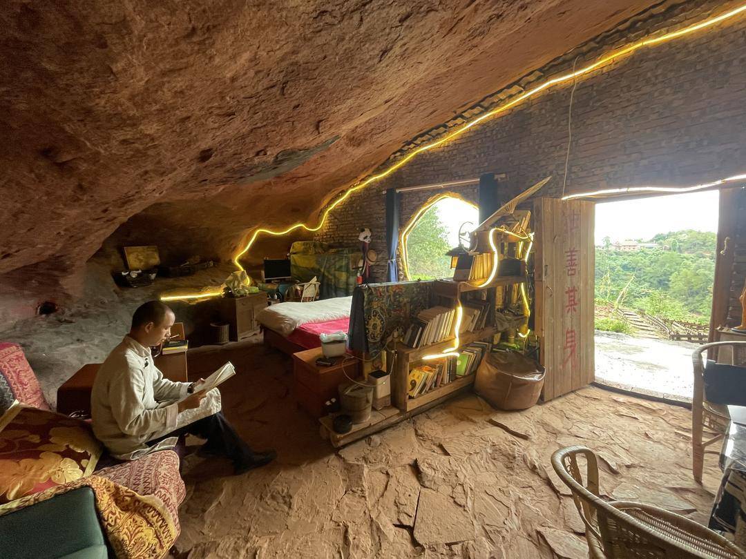 是个人选择还是另有隐情？35岁男子回乡“崖下洞居”惹争议<strong></p>
<p>币阅</strong>！｜封面深镜