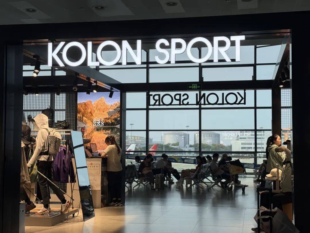 消费者开始退货<strong></p>
<p>凤凰币</strong>！始祖鸟又被曝海内外道歉内容不一致