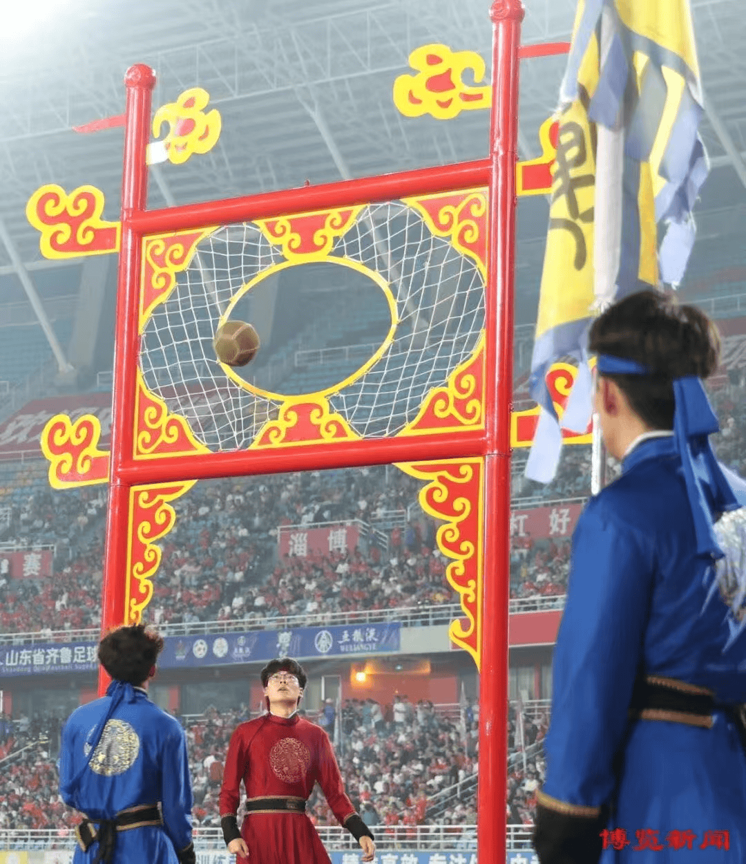 省级“苏超式”足球联赛持续扩容<strong></p>
<p>凤凰币</strong>,多地创下现场观赛人数纪录