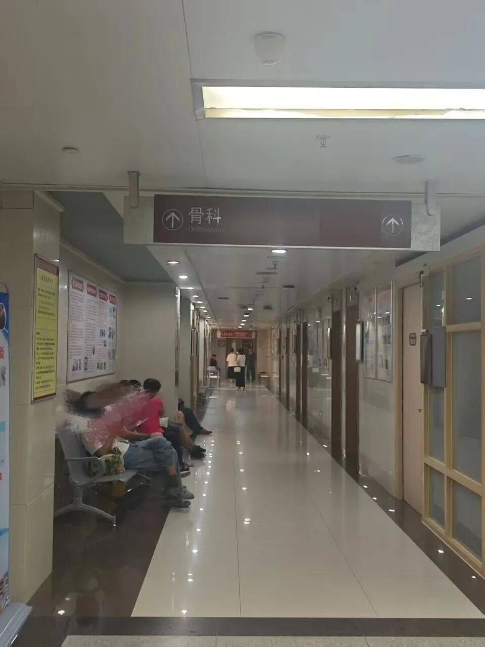 广州一医院发生伤医事件<strong></p>
<p>币利网</strong>,医生“受伤很重”,已做完手术送至ICU,行凶者已被抓