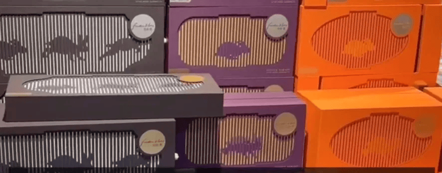 胖东来自营月饼包装设计费花了1000万？门店回应：确实花了这个价钱<strong></p>
<p>币利网</strong>，售价97元至350元/盒