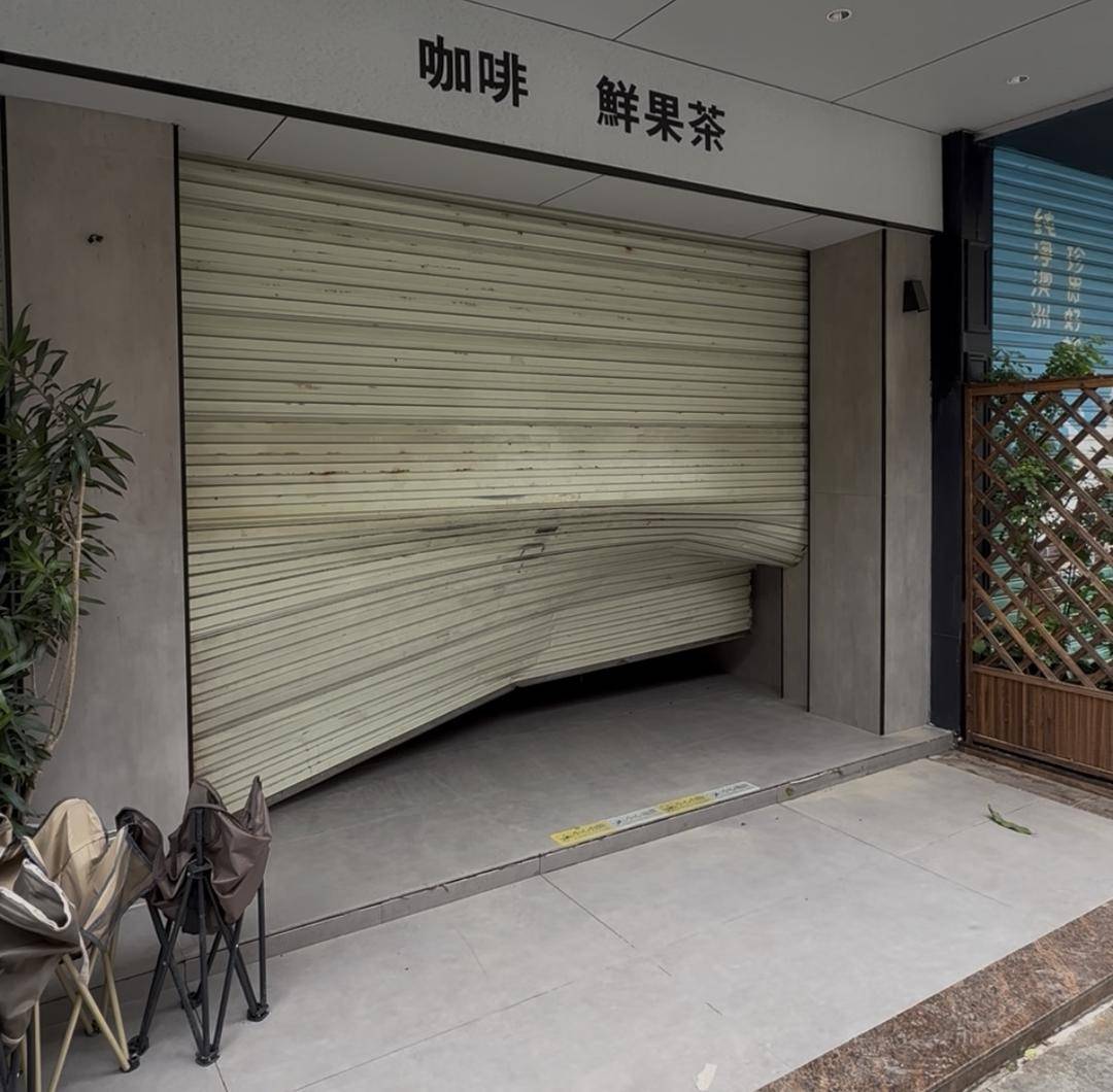 台风天珠海一司机驾越野车造浪冲破多家店玻璃<strong></p>
<p>以利币</strong>，警方：行拘10日！