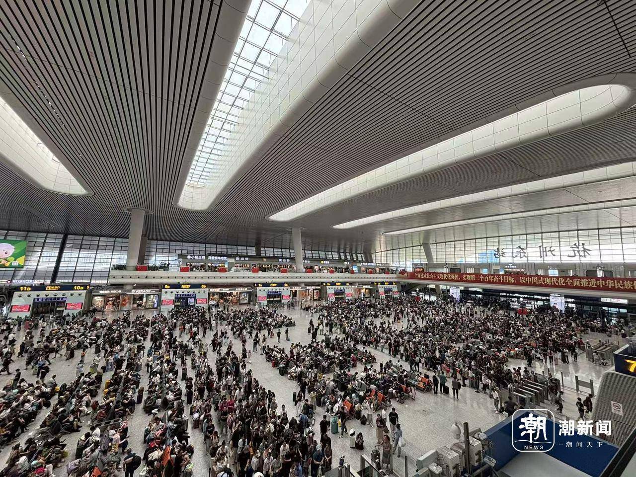 全杭州的娃都出动了？这是刚刚的火车东站<strong></p>
<p>淘币时代</strong>！秋假大军即将席卷全国