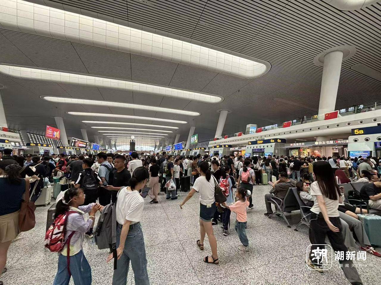 全杭州的娃都出动了？这是刚刚的火车东站<strong></p>
<p>淘币时代</strong>！秋假大军即将席卷全国