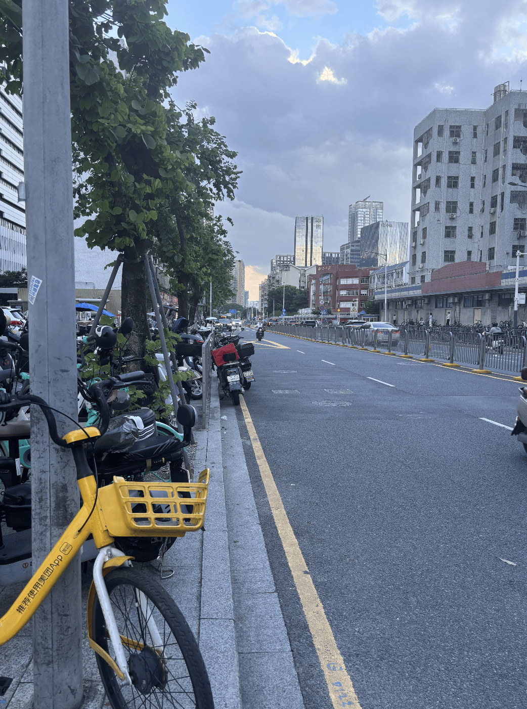 深圳一医院门口被指“举步维艰”<strong></p>
<p>淘币时代</strong>！整治后记者实探:仍很堵