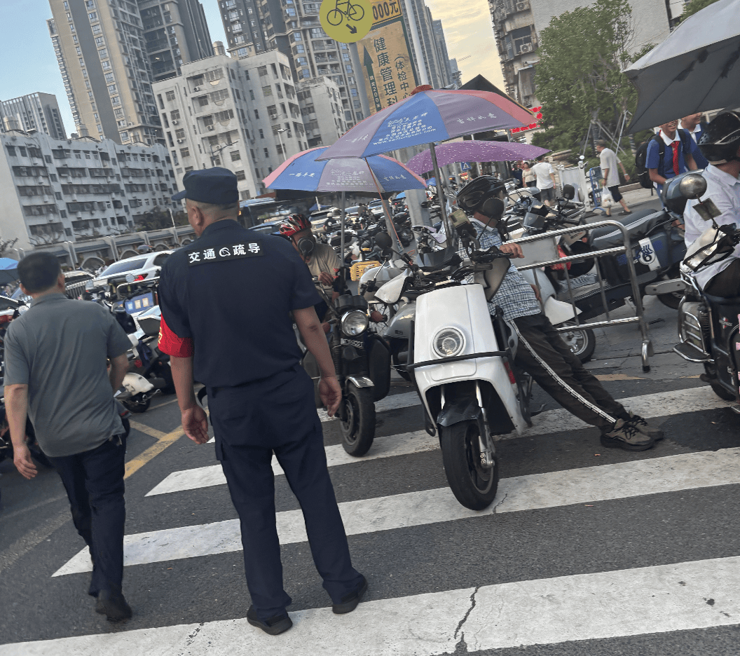 深圳一医院门口被指“举步维艰”<strong></p>
<p>淘币时代</strong>！整治后记者实探:仍很堵