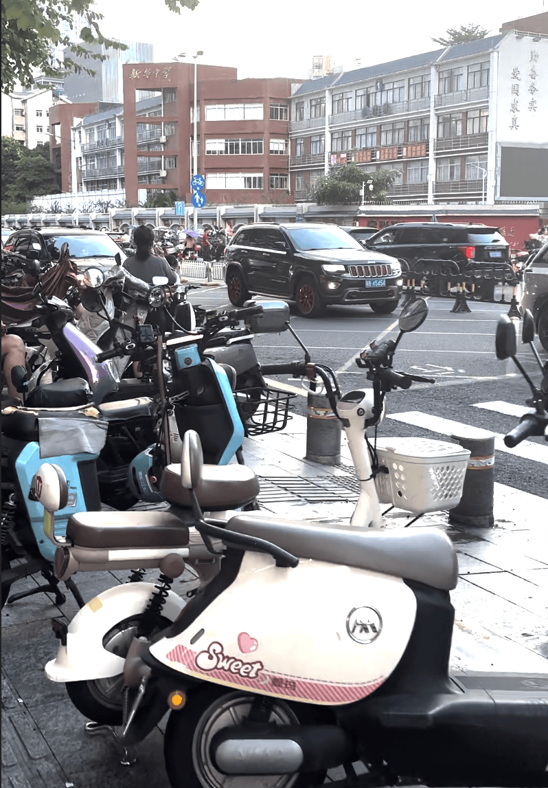 深圳一医院门口被指“举步维艰”<strong></p>
<p>淘币时代</strong>！整治后记者实探:仍很堵