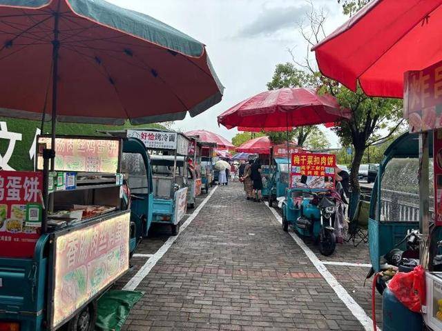 被流量砸中的“鸡排哥”：炸到中暑<strong></p>
<p>淘币时代</strong>，每天睡三四个小时，怕辜负顾客不舍得休息